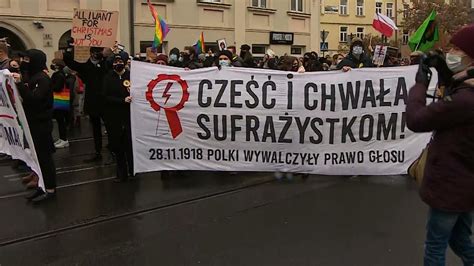 Od ostatniego czwartku rozprzestrzeniają się ogólnopolskie strajki kobiet w związku ze zmianą prawa związanego z aborcją