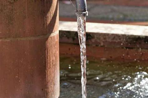 Zacznij zbierać część wody dzięki m.in. zbiornikom na wodę deszczową 2023